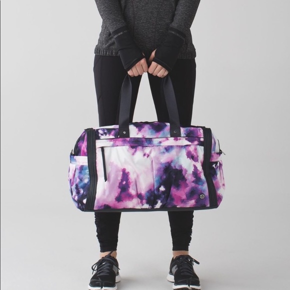 ISO lululemon duffel - Picture 1 of 1